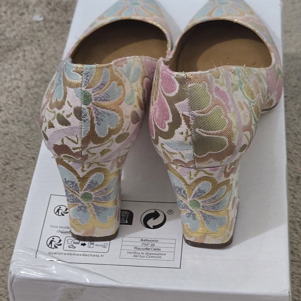 Women Heels - Picture 4 of 6